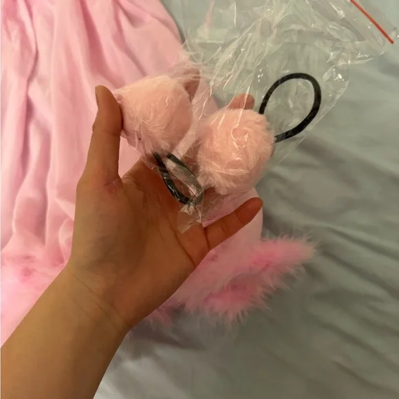 Pink Feathered Lingerie Set - Picture 4 of 16